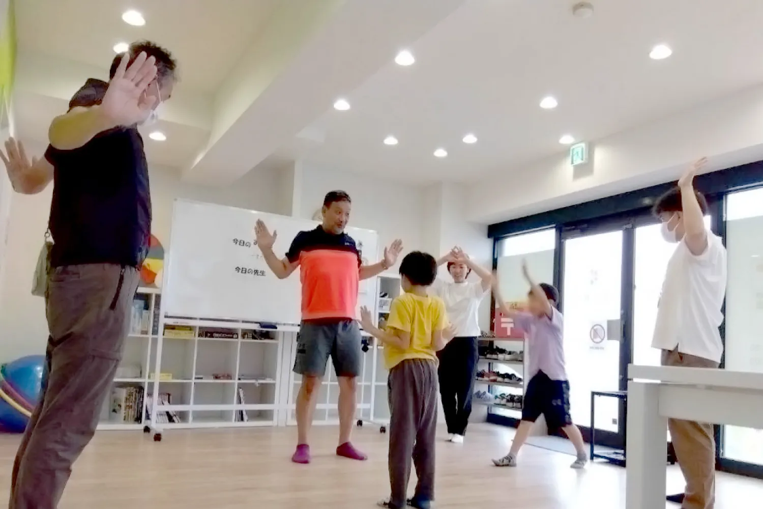 教室での肺活の様子の写真