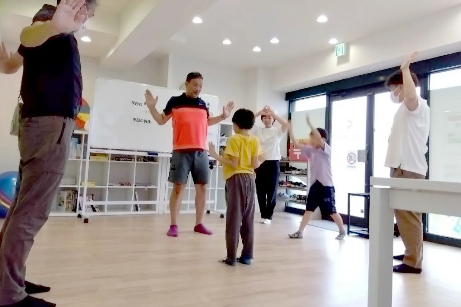 教室での肺活の様子の写真